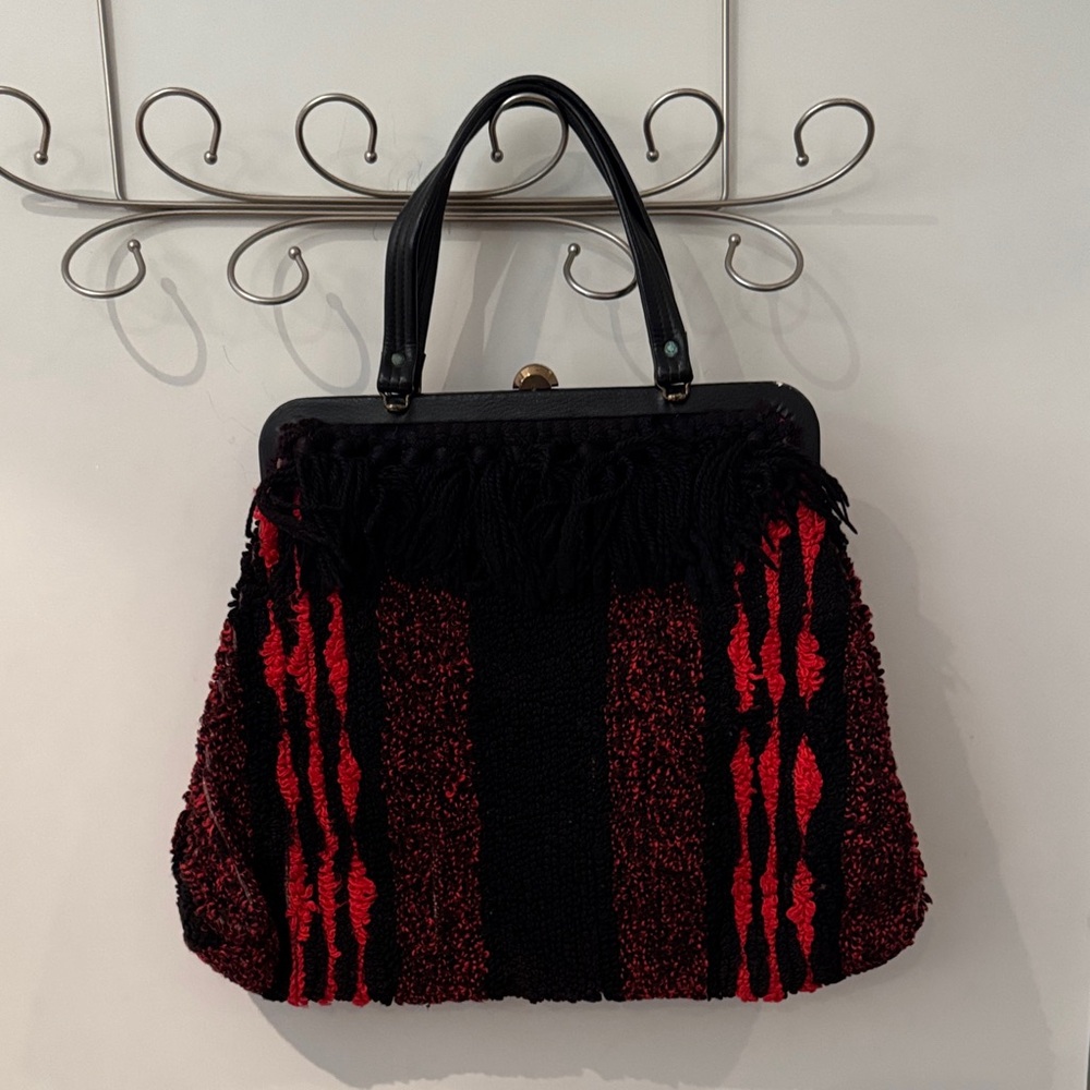 Vintage carpet bag                   Elegant Black and Red Women's Handbag